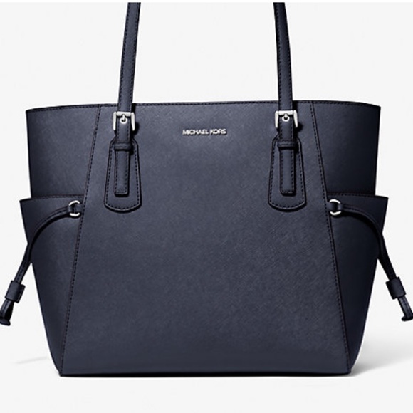 Michael Kors Voyager Large Saffiano Leather Tote Bag
Navy
NWT - Picture 1 of 16